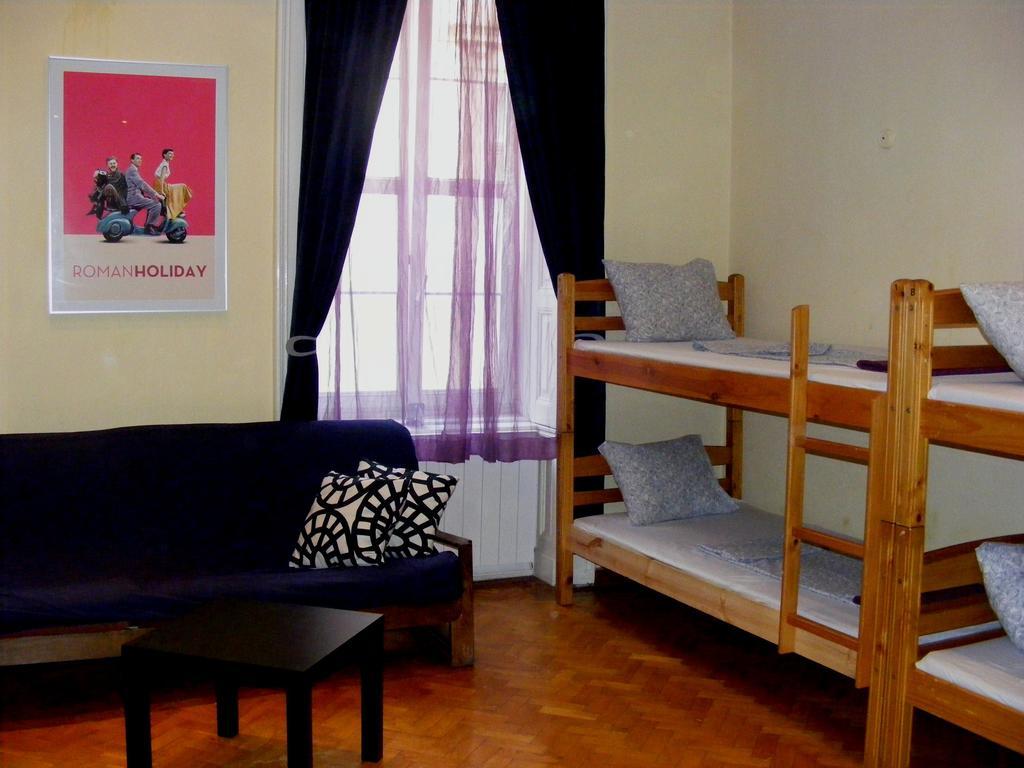 11Th Hour Cinema Hostel Budapest Room photo